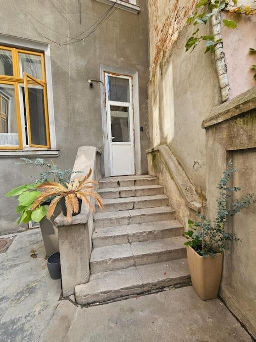 Heart Of City Center 4Br 2Bath 10 Pers 부쿠레슈티 외부 사진